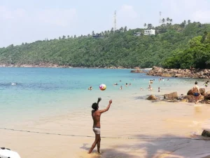 Solo tour in Sri Lanka _ at the beach